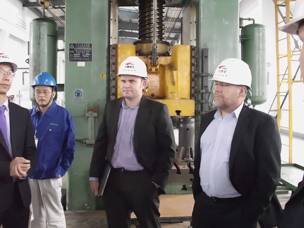 Delegation members visiting Chunhua’s heavy forging equipment